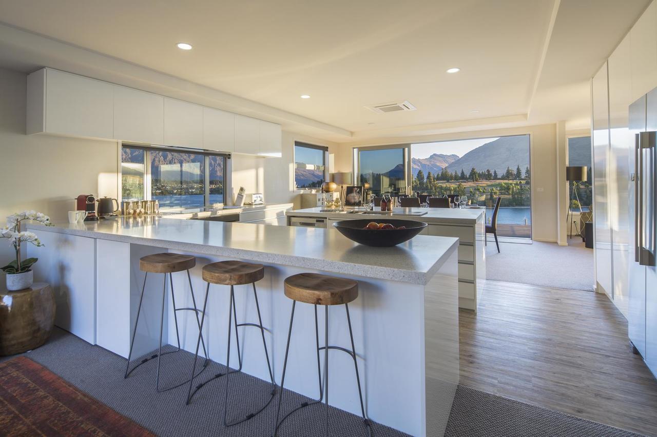 Lakefront Luxury By Amazing Accom Queenstown Exteriör bild