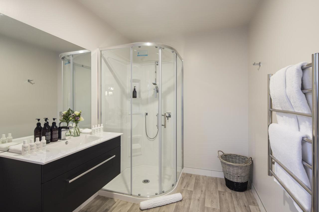 Lakefront Luxury By Amazing Accom Queenstown Exteriör bild