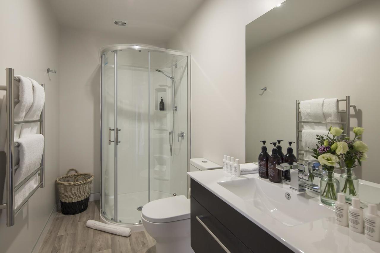 Lakefront Luxury By Amazing Accom Queenstown Exteriör bild